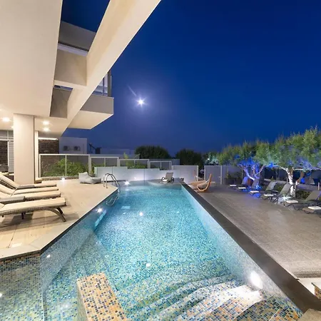 Moonlight Seafront Apartment