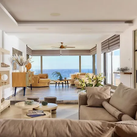 Moonlight Seafront Apartment