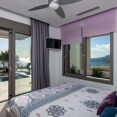 Moonlight Seafront Apartment Koutsouras
